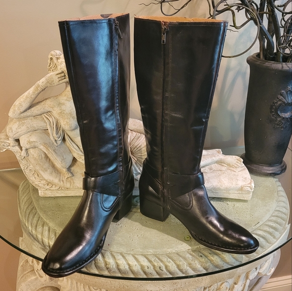 Ugg Bandara Knee High Leather Boots in Black Ugg sn 1095056. #483 - Picture 7 of 14